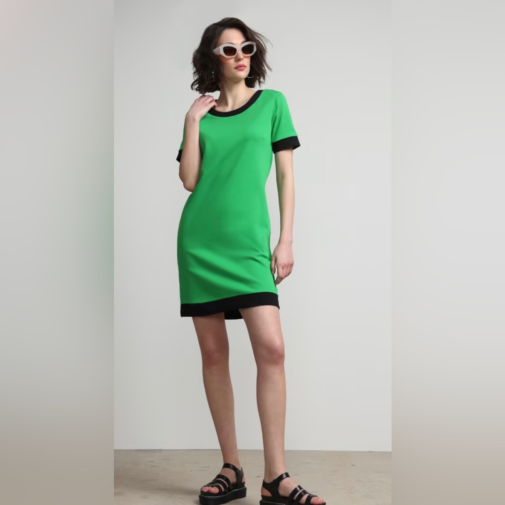 New York and Company Colorblock-Trim T-Shirt Shift Dress